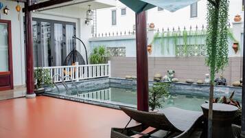 Kolam renang outdoor