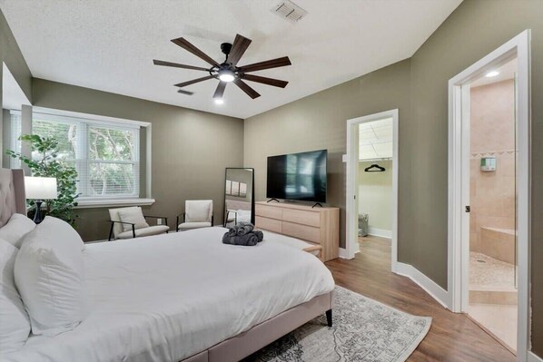 5 عدّة غرف نوم ومكواة/لوح كي وواي فاي وملاءات أسرّة