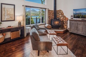 تلفزيون ذكي، مدفأة، مشغل دي في دي، كرة قدم الطاولة