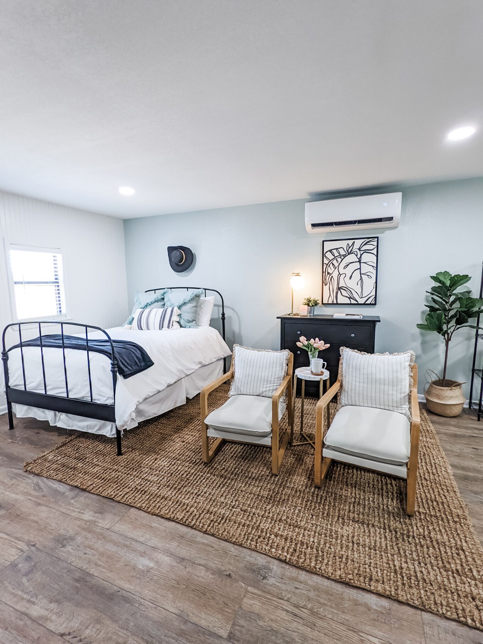 Lovely guest suite with yard