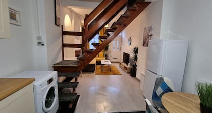 Cosy Stay in Stoke on Trent By Villazu
