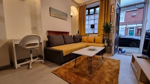 Living room - Cosy Stay in Stoke on Trent By Villazu (Stoke-on-Trent)