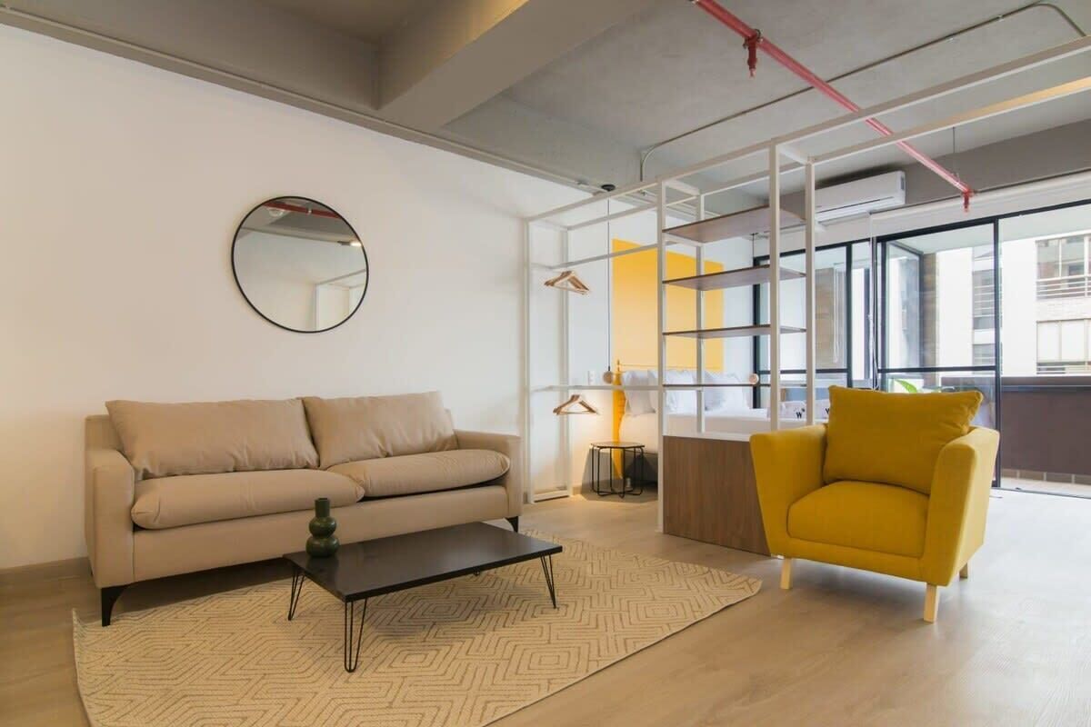 Televisión y oficina 