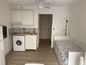 1 chambre, fer et planche à repasser, Wi-Fi, draps fournis