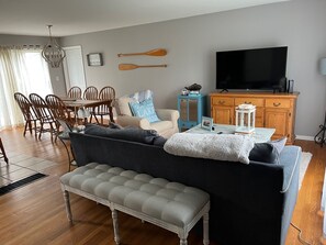 Smart TV - Canandaigua Lakeside Retreat (Canandaigua)