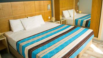 Apartamento | 1 quarto, escrivaninha, espaço de trabalho para notebook