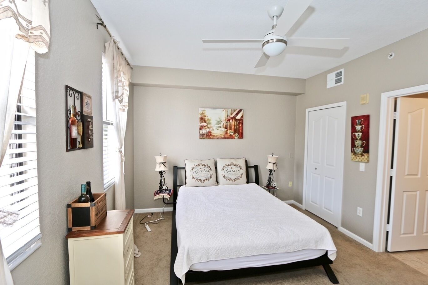 Impeccably clean condo in Naples