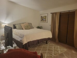 2 bedrooms, desk, travel cot, free WiFi