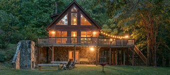 Spectacular Log Cabin Home 45 minutes to Asheville
