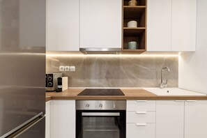 Fridge, microwave, oven, stovetop