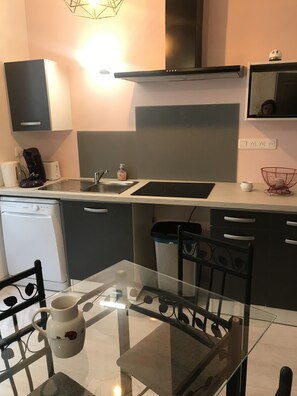 Fridge, microwave, stovetop, dishwasher - Cosy home (Nérac)
