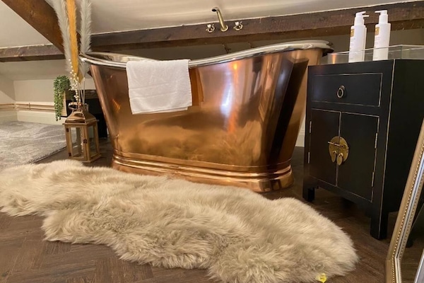 Suite Deluxe | Bagno | Vasca e doccia separate, vasca da bagno a immersione totale