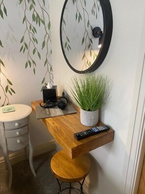Basic Double or Twin Room - The Hive at Poppi Red (Ambleside)
