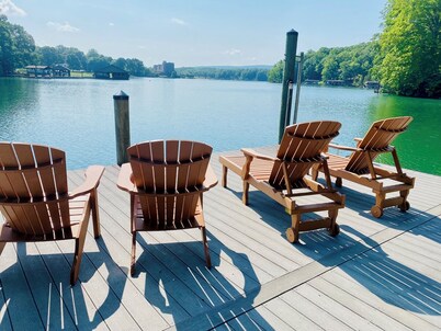 Modern Lakeside Cabin with Stunning Views and Deep Water Access! Pet friendly!