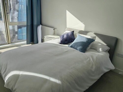 Lovely & Modern 2 bed very close to Canary Wharf