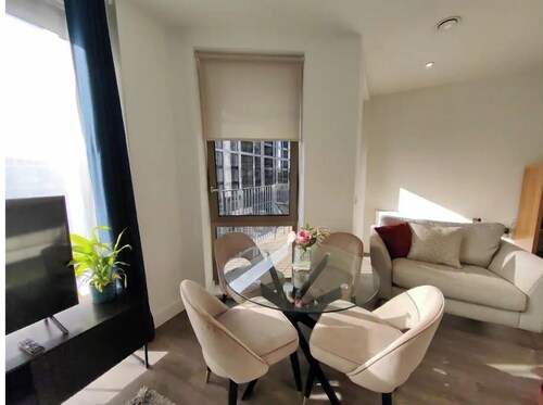 Lovely & Modern 2 bed very close to Canary Wharf