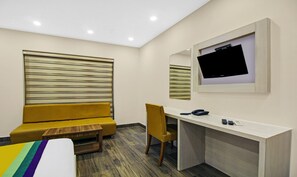 Standard Double Room | Desk - Itsy Hotels Transit Express Near Sealdah Station (Kolkata)
