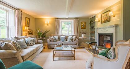 Stone Hall Farmhouse is a stunning Grade II listed house with Georgian and Victorian origins, nestle