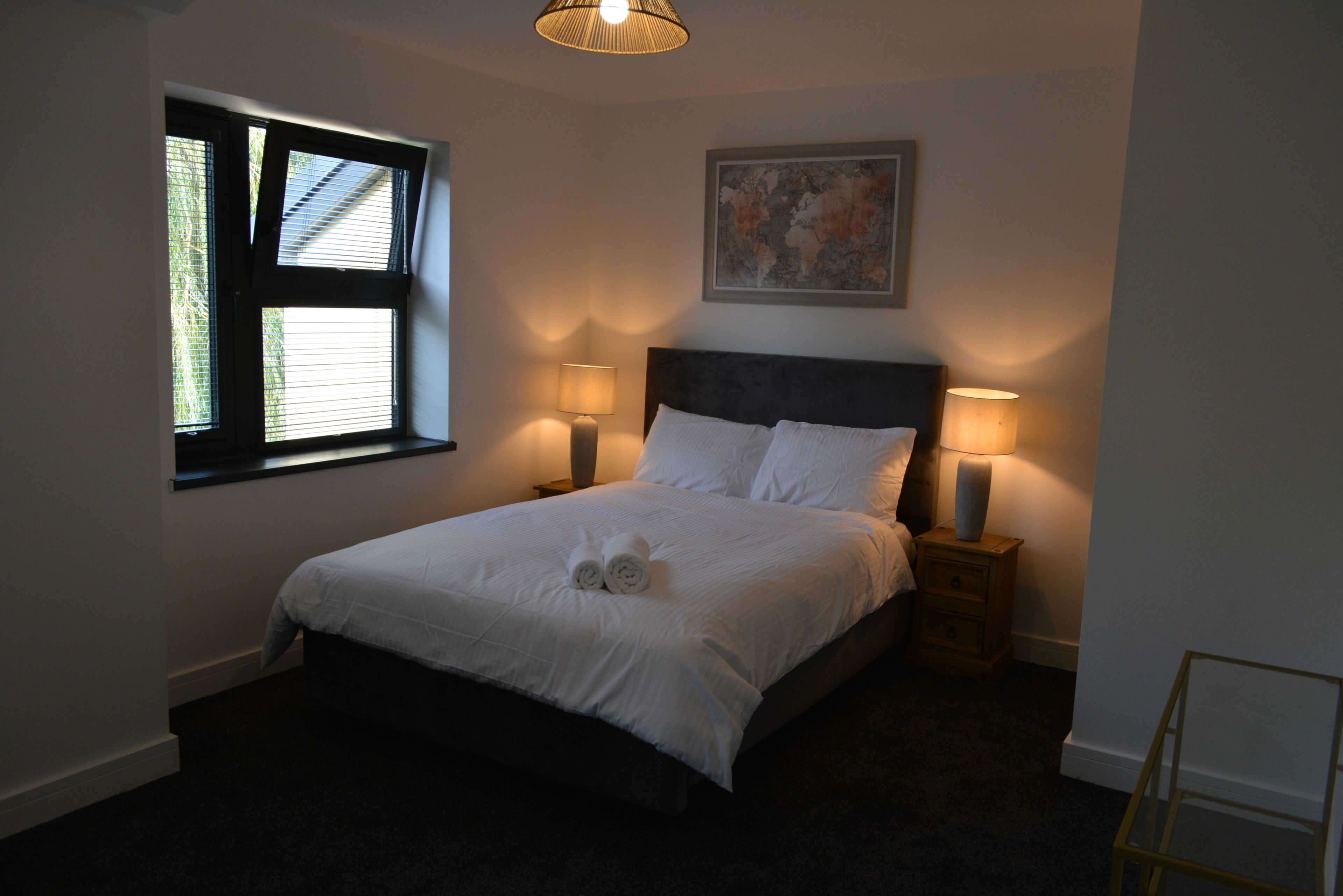 2 室のベッドルーム、アイロン / アイロン台、WiFi (無料)、ベッドシーツ