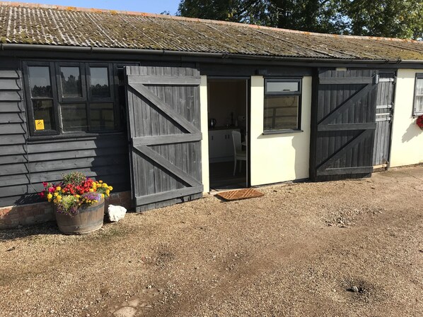 Exterior detail - Cosy and Tranquil accommodation with beautiful views - so peaceful (Stowmarket)