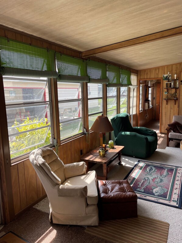 Smart TV - Retreat for tournament fishermen and hunters. (Moore Haven)