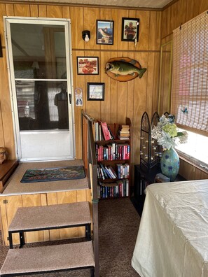 Interior - Retreat for tournament fishermen and hunters. (Moore Haven)