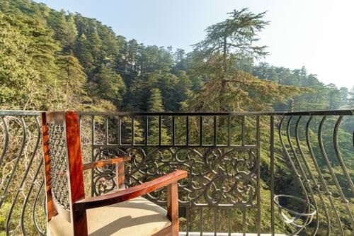 Deluxe Room, Mountain View | Individually furnished, desk, iron/ironing board, bed sheets