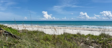 Am Strand, Liegestühle, Strandtücher
