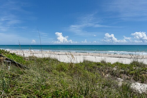 Direct Ocean with heated pool and garage