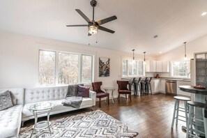 Smart TV, video games, offices - Golfers Paradise | Private Practice Facility | Near Sand Valley Golf Resort (Nekoosa)