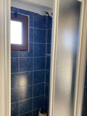 Apartment | Bathroom | Shower, hair dryer, towels - Cosy, pet Friendly Apartment in Netro, Piedmont (Netro)