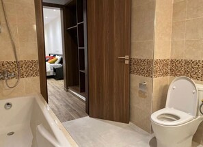 Combined shower/tub