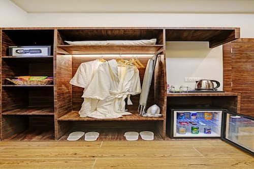 Chambre Prestige double | Bureau, fer et planche à repasser