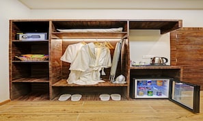 Premium Double Room | Desk, iron/ironing board - Treebo Premium Widlor Boutique (Mumbai)