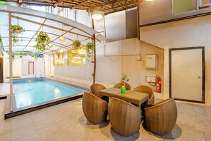 Outdoor pool - Treebo Premium Widlor Boutique (Mumbai)