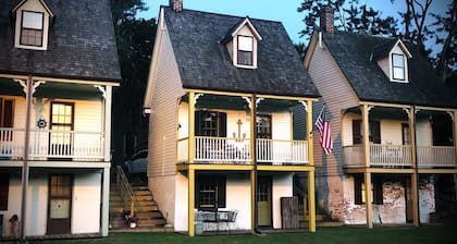 Cozy, unique, historic registered cottage on the Corsica River!