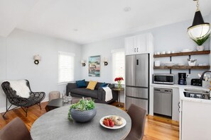 TV, stereo - 3BR Downtown Charleston | Backyard | Pet-Friendly (Charleston)