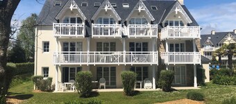 6-person seaview apartment with garden and private heated pool