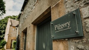 A building with a sign that reads "The Pigery." - Rural Holiday Cottage With Log Burner (Buxton)