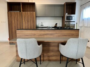 Fridge, microwave, oven, stovetop - THE SPACEROOM | BEAUTIFUL LOFT (Abidjan)