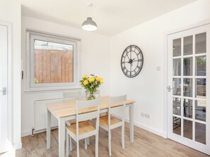 Dining - 2 bedroom accommodation in Inverness (Inverness)