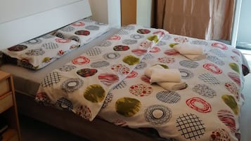Business Apartment, 1 King Bed | 2 bedrooms, premium bedding, laptop workspace, blackout curtains
