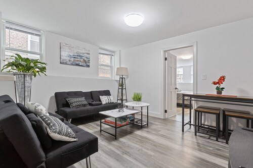 New & Spacious ~ Mins to Manhattan, King Beds