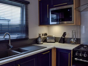 Dishwasher, highchair - 2 bedroom accommodation in Cameron, near St Andrews (Cameron, near St Andrews)