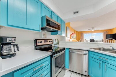 Updated Oceanfront Condo! Come and Relax by the Sea!