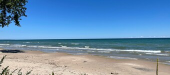 Bright and Cheerful Lake Front Beach Cottage