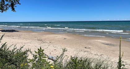 Bright and Cheerful Lake Front Beach Cottage
