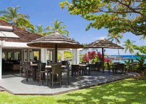 Outdoor dining - Stunning, spacious home with VIP access to private Mauna Lani Beach Club!   (Waimea)