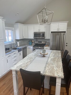 冰箱、微波炉、烤箱、炉灶