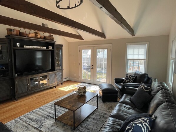 智能电视、电子游戏、DVD 播放器